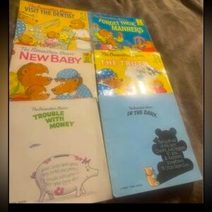 The Berenstain Bears lot of 6 books .